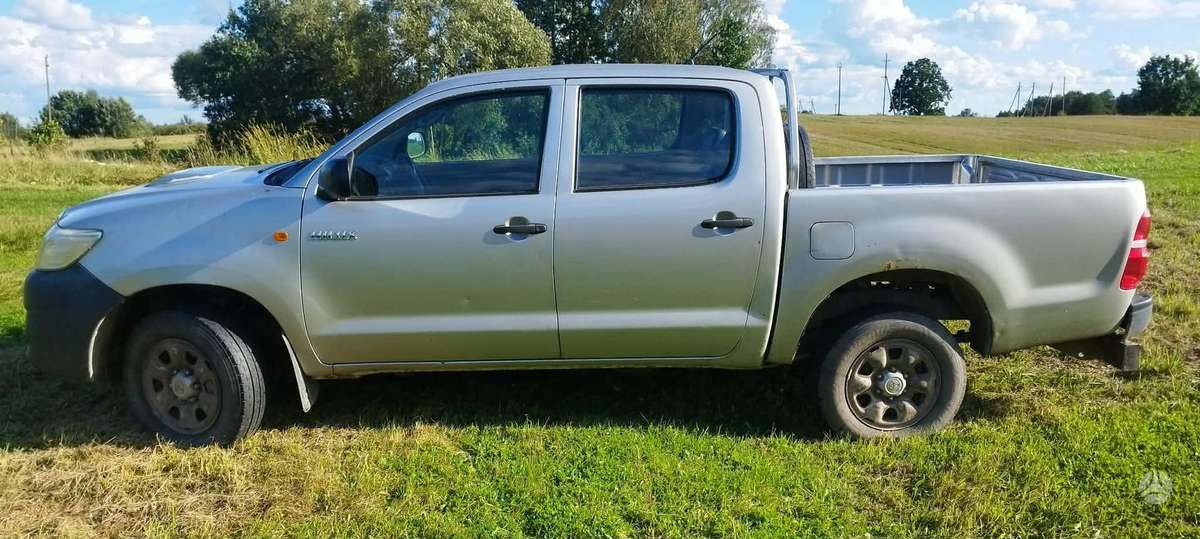Toyota Hilux 2012 — салон