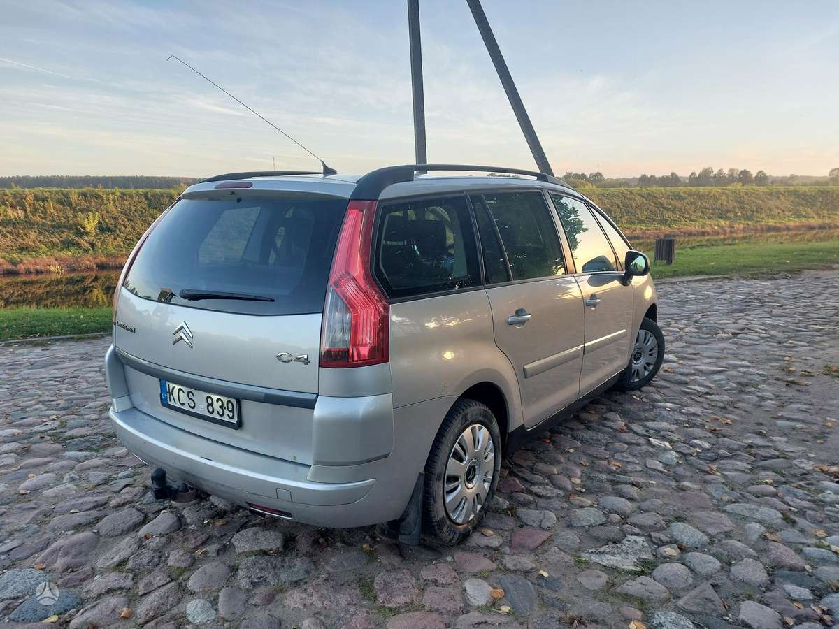 Citroen Grand 2009 — салон