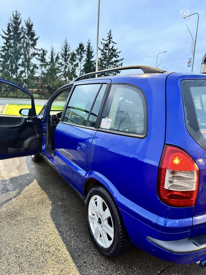 Opel Zafira 2004 — interior