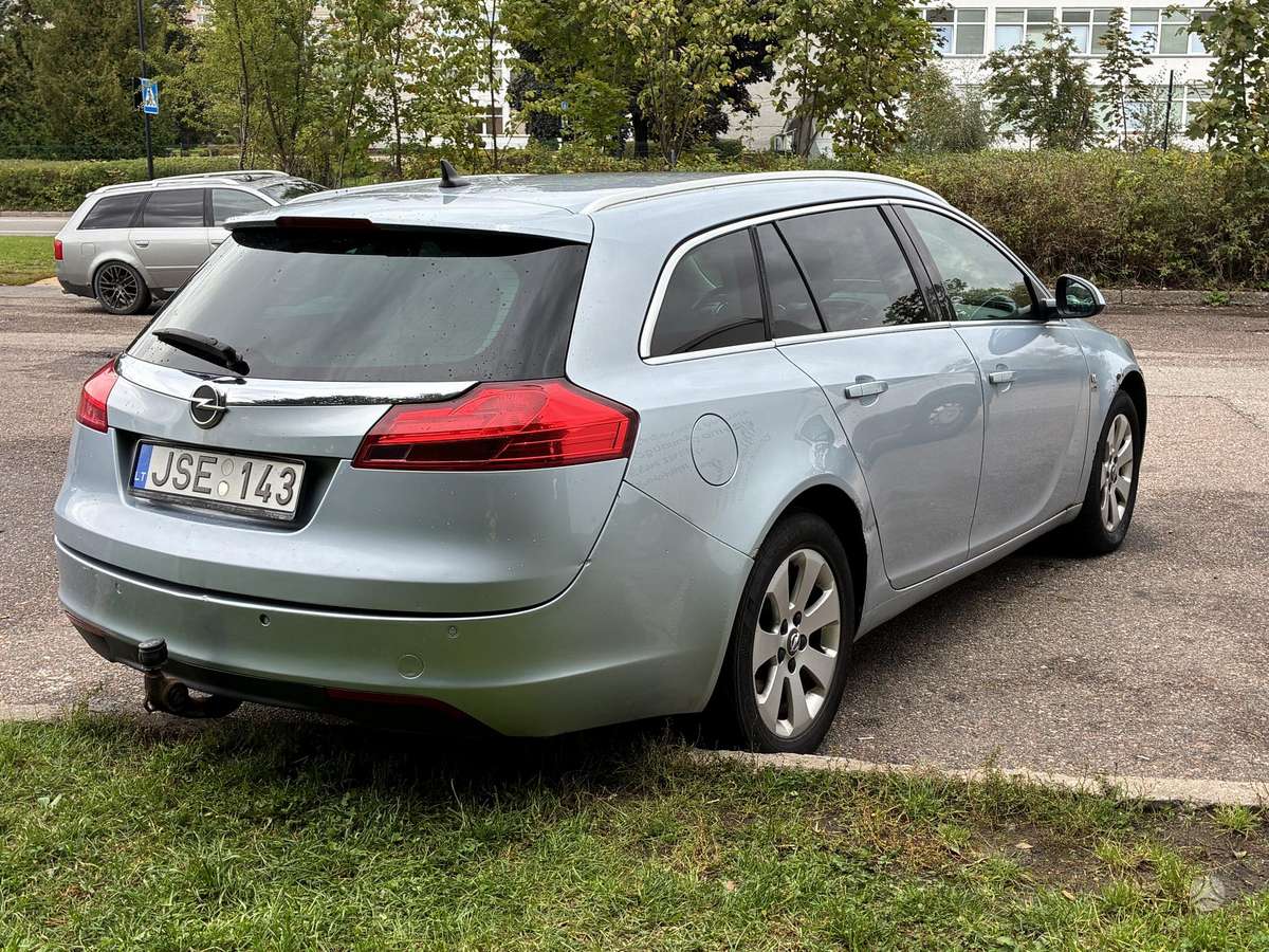 Opel Insignia 2012 — engine 2000 cm³, 131 HP (96kW)