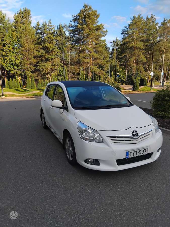 Toyota Verso 2012 — interior