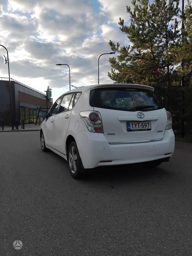 Toyota Verso 2012 — engine 2000 cm³, 126 HP (93kW)