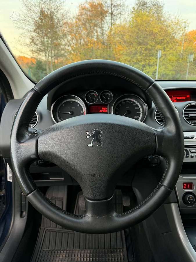 Peugeot 308 2009 — photo 17