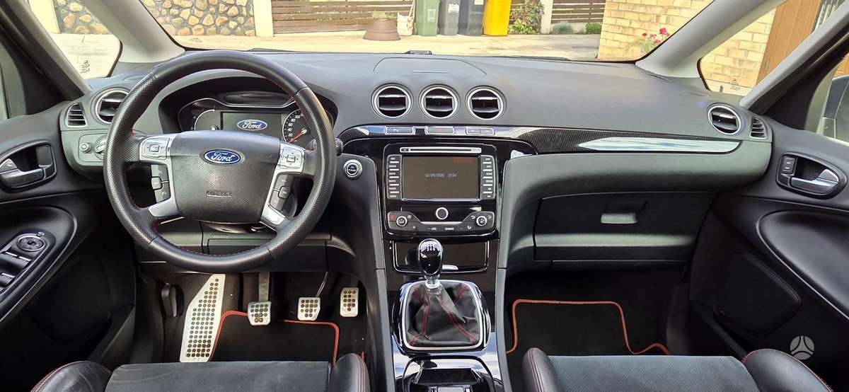 Ford S-MAX 2010 — photo 13