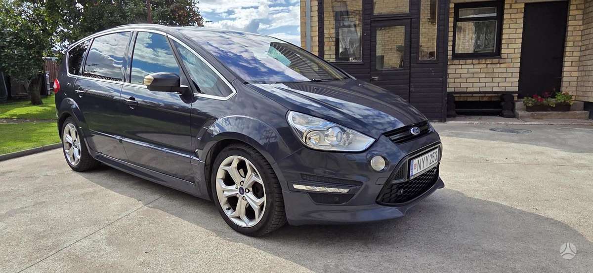Ford S-MAX 2010 — rear view