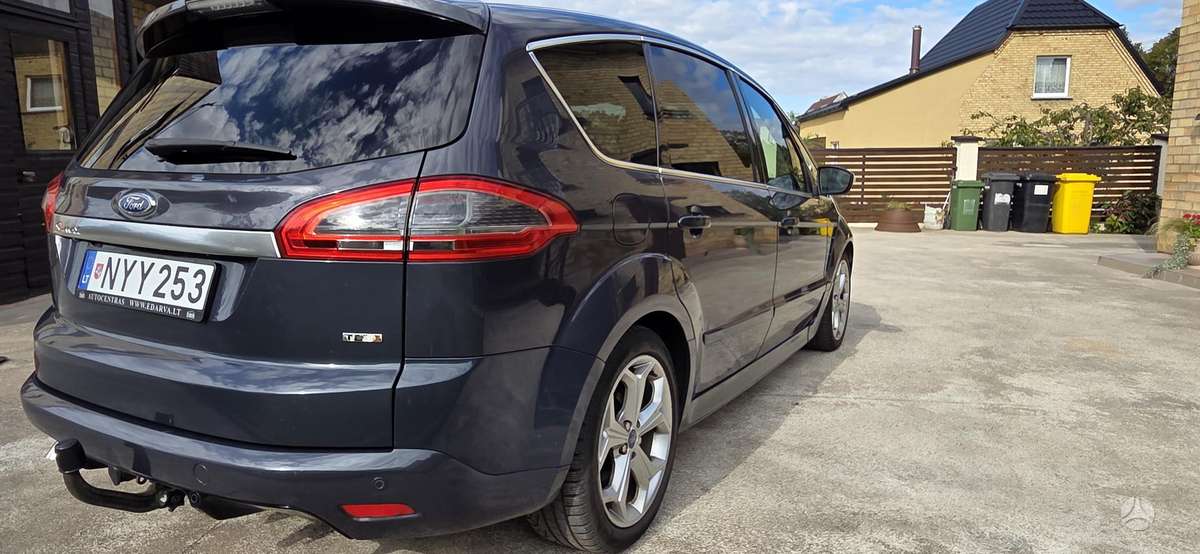 Ford S-MAX 2010 — interior