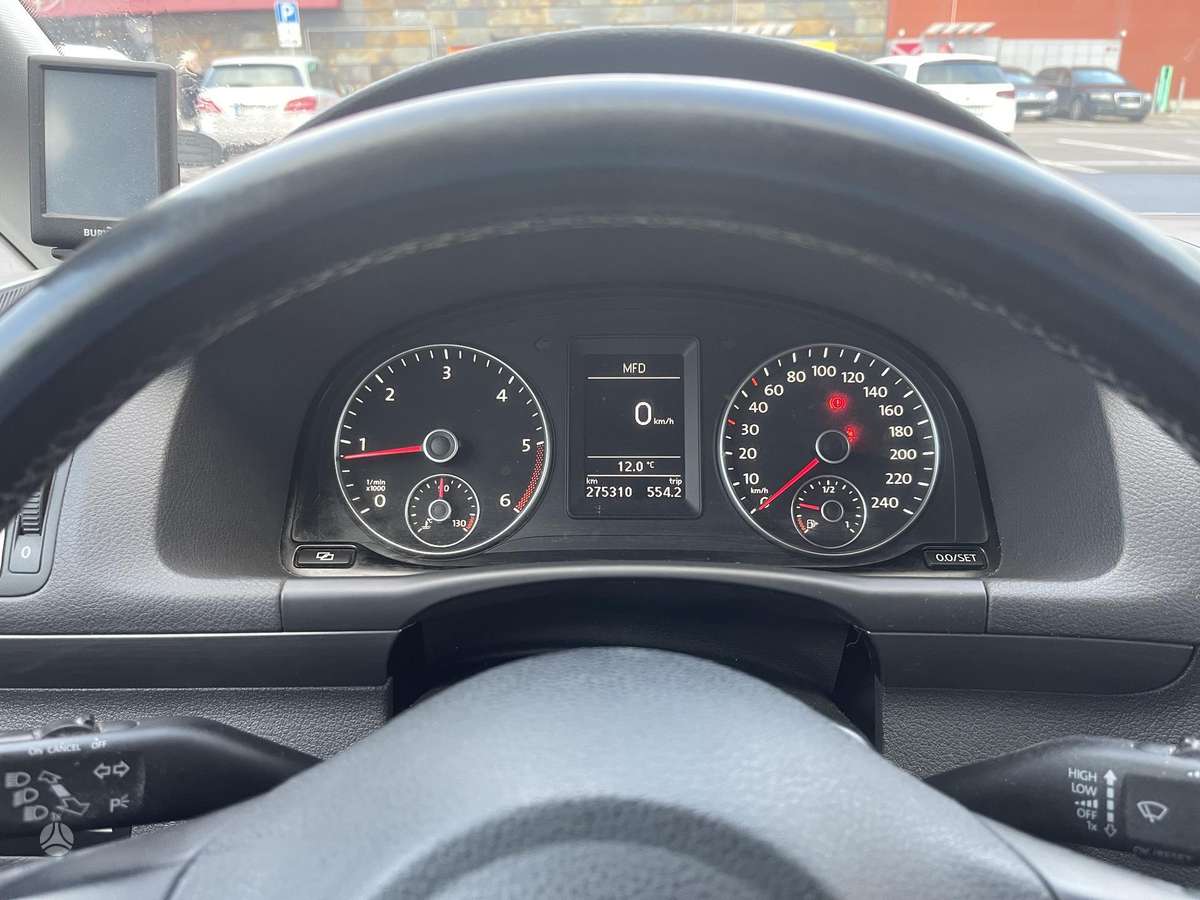 Volkswagen Touran 2010 — engine 1600 cm³, 105 HP (77kW)
