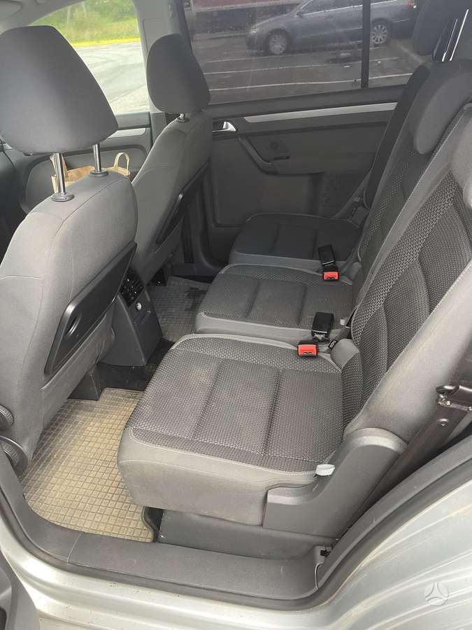 Volkswagen Touran 2010 — photo 7
