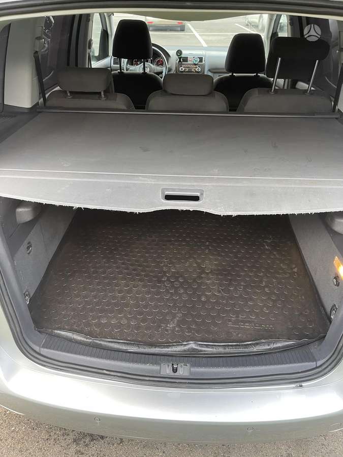 Volkswagen Touran 2010 — photo 8
