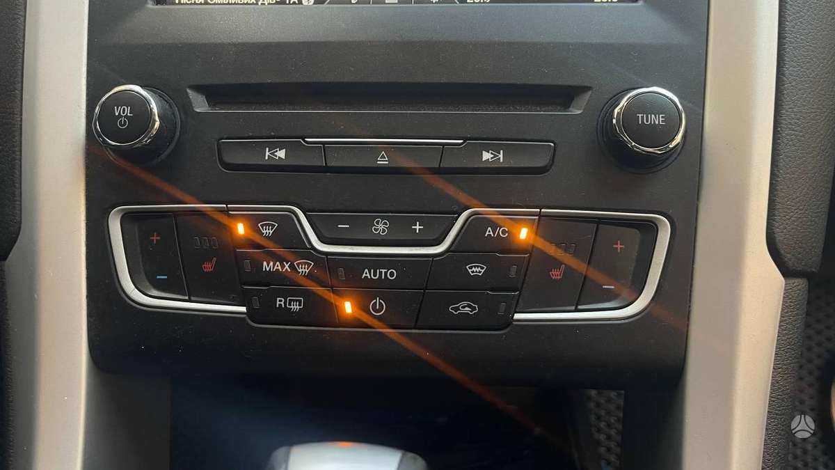 Ford Mondeo 2015 — photo 17