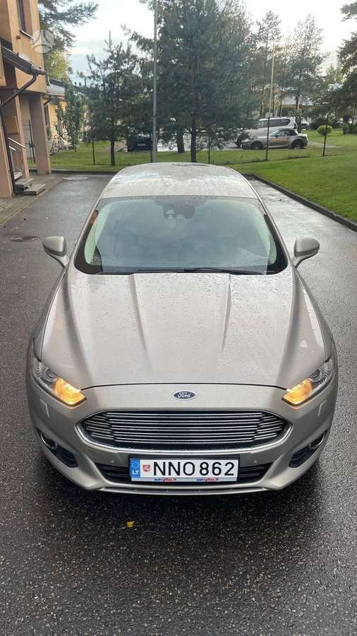 Ford Mondeo 2015 — rear view