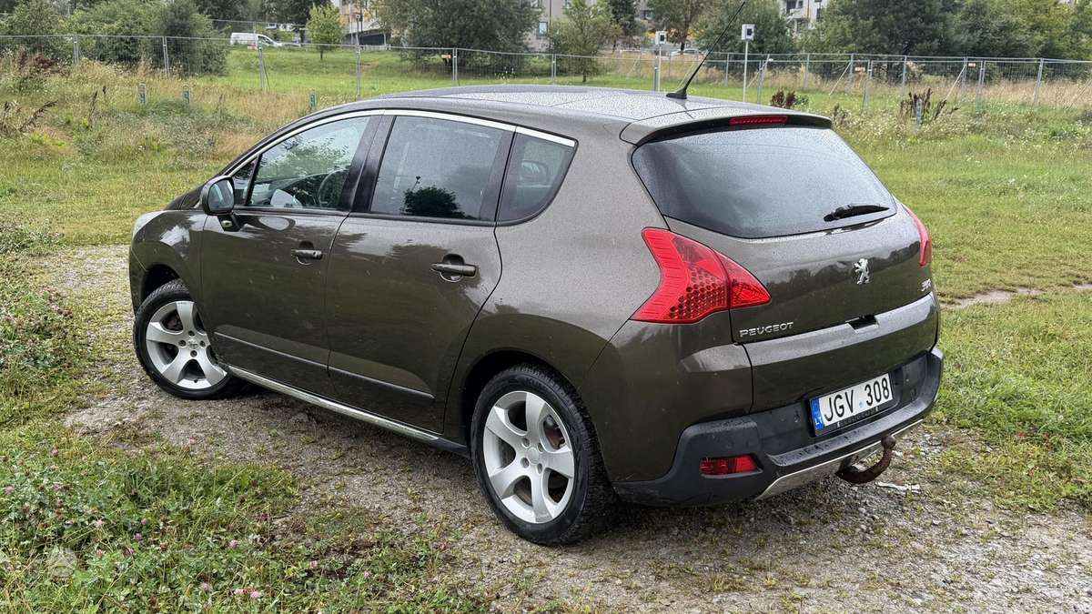Peugeot 3008 2012 — interior
