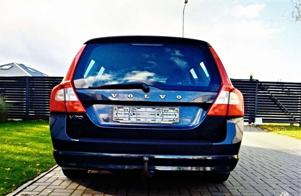 Volvo V70 2011 — interior