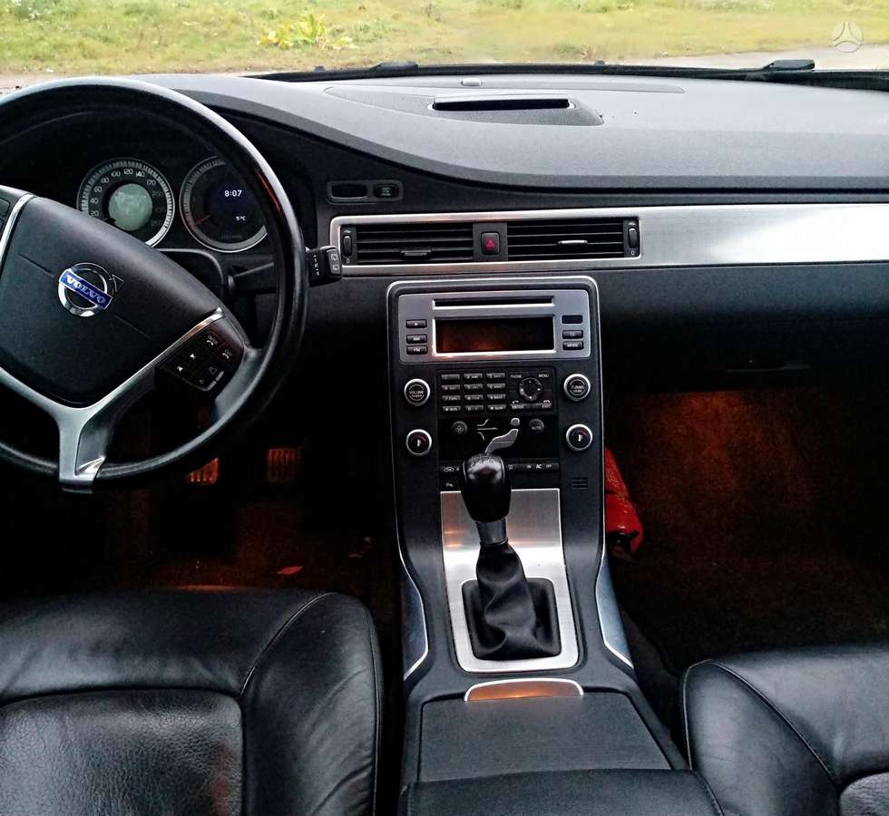 Volvo V70 2011 — photo 6