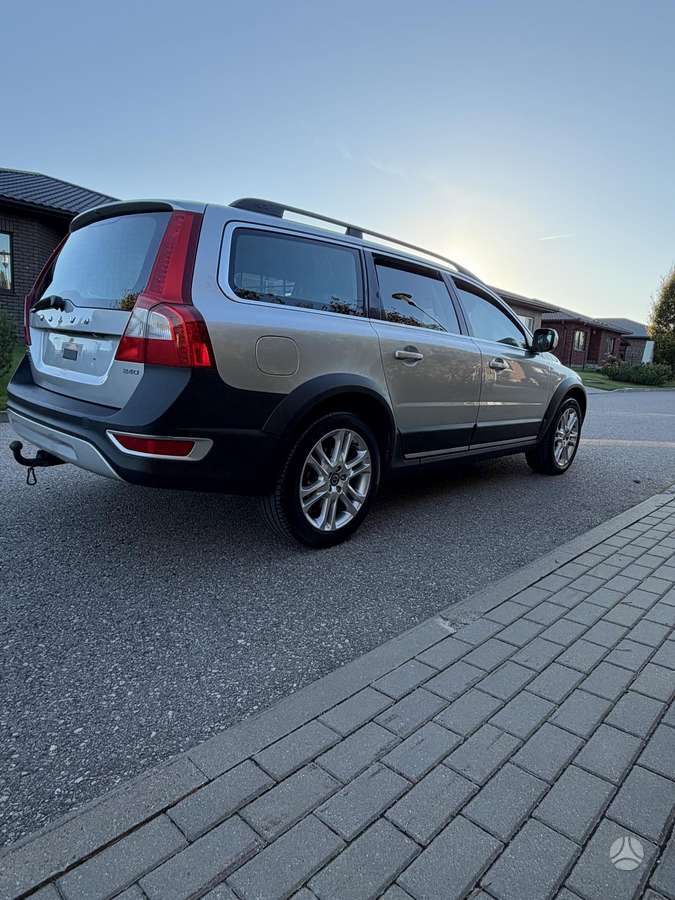 Volvo XC70 2010 — photo 11