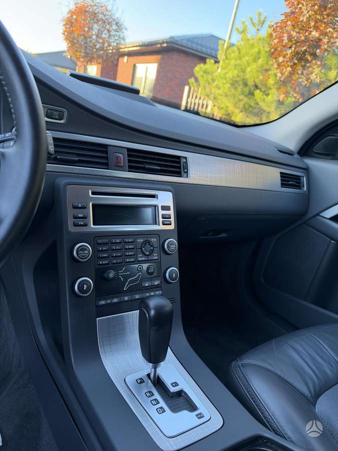 Volvo XC70 2010 — photo 17