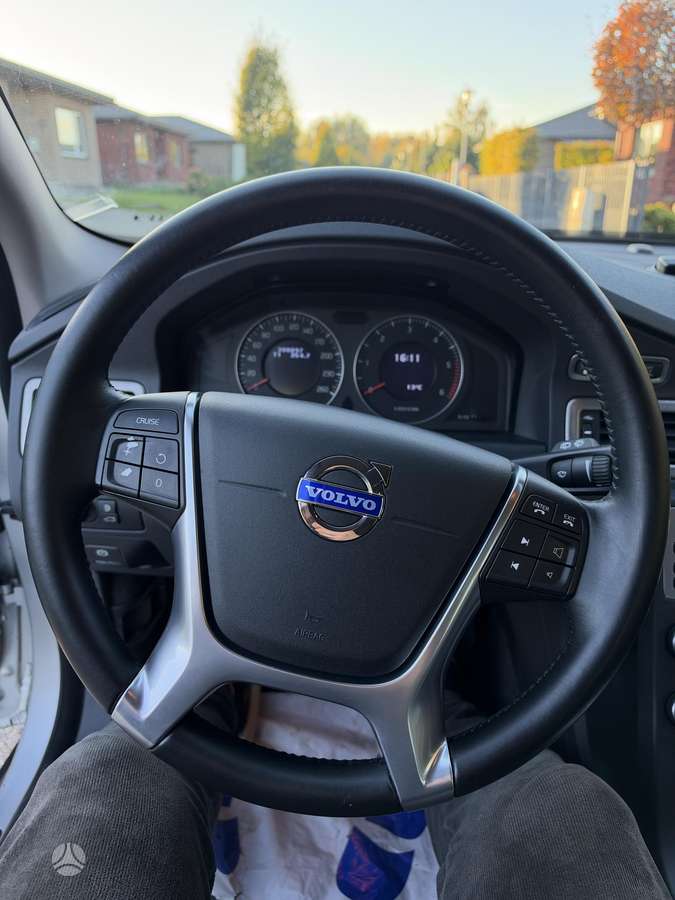 Volvo XC70 2010 — photo 18