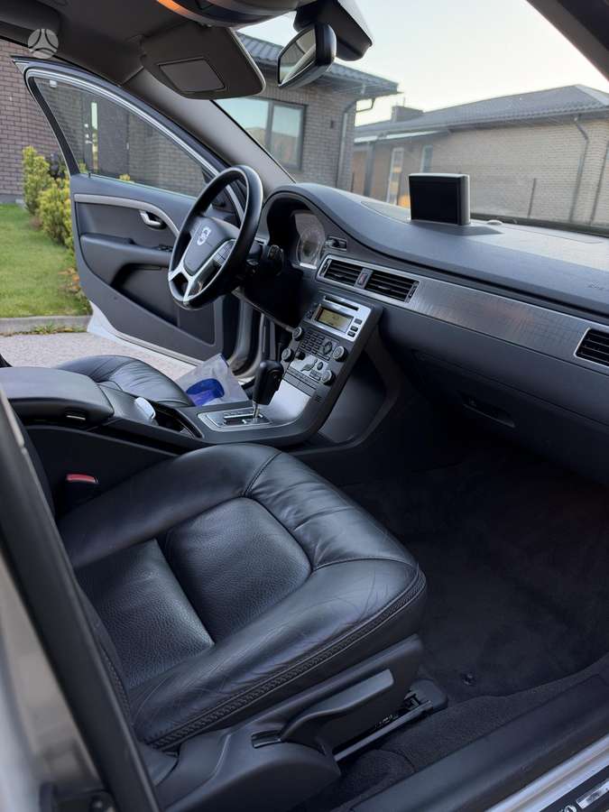 Volvo XC70 2010 — photo 23