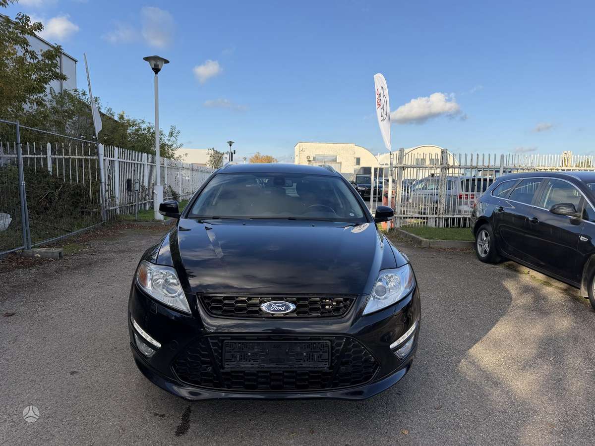 Ford Mondeo 2012 — вигляд ззаду