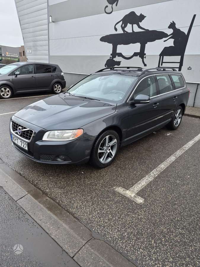 Volvo V70 2011 — салон
