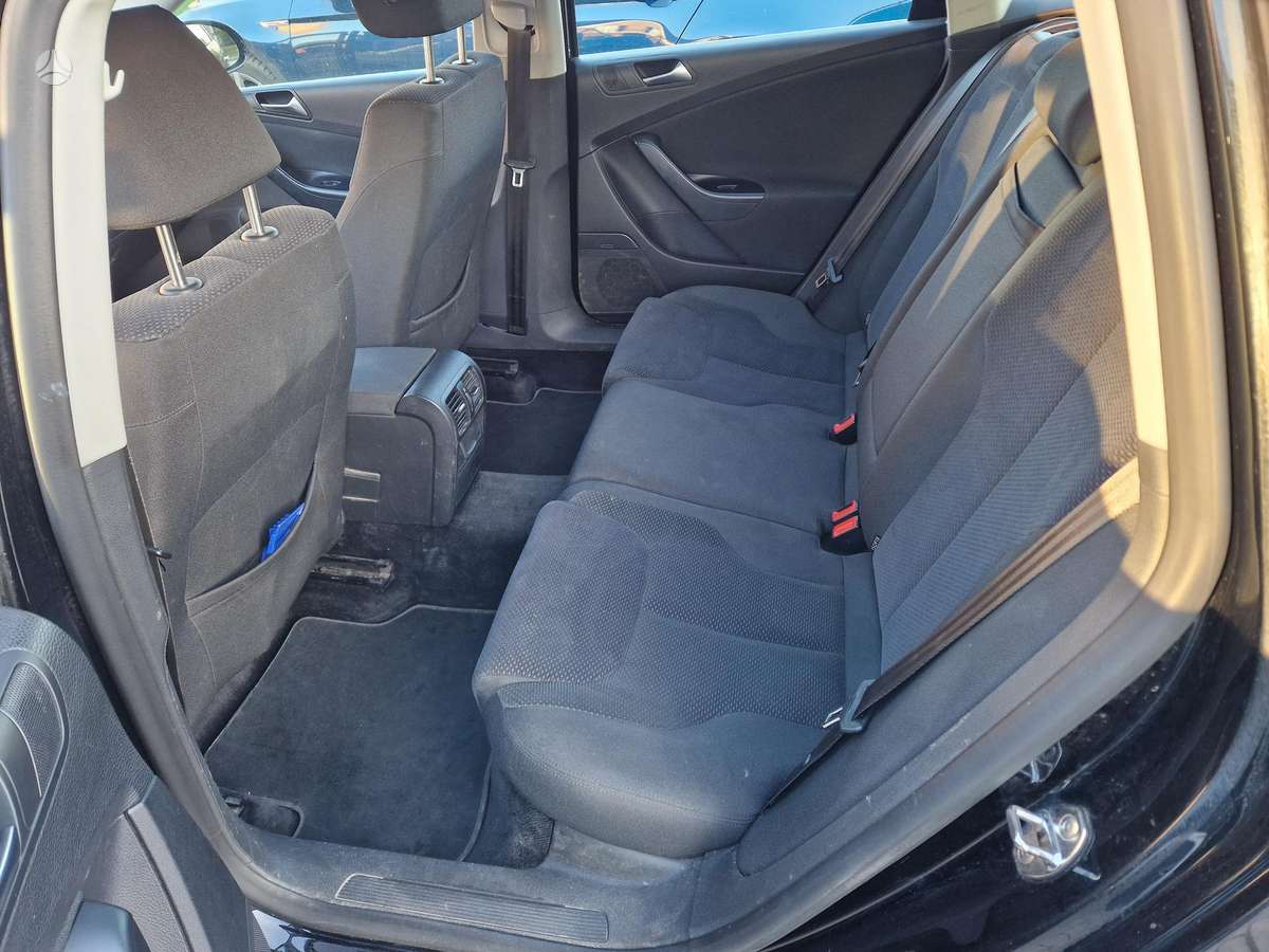 Volkswagen Passat 2010 — photo 12