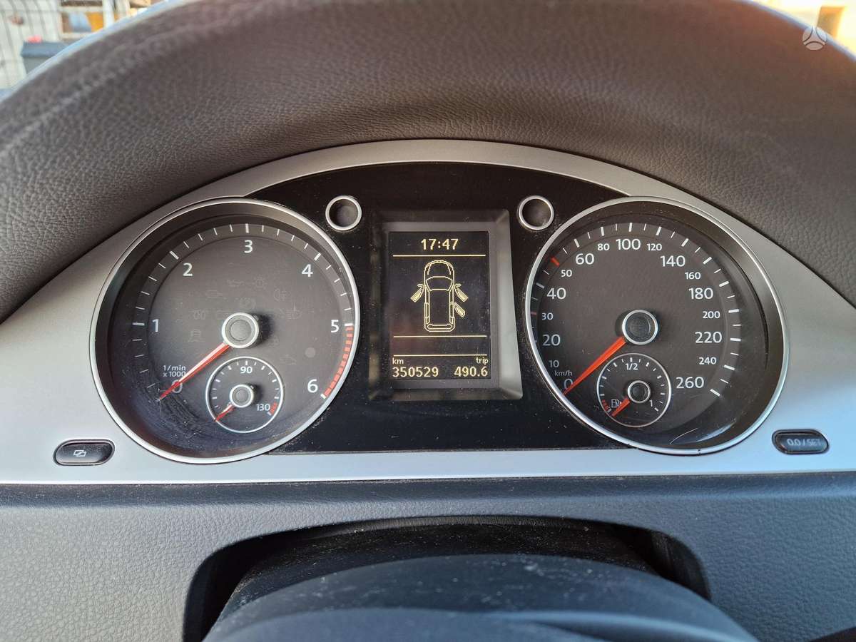 Volkswagen Passat 2010 — photo 13