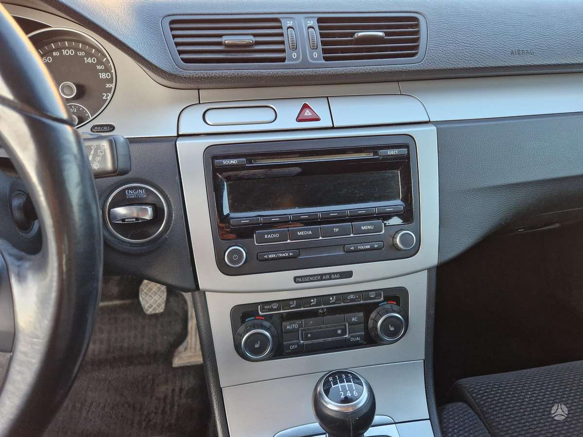 Volkswagen Passat 2010 — photo 14