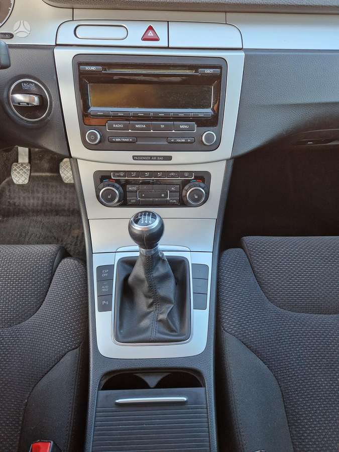 Volkswagen Passat 2010 — photo 15