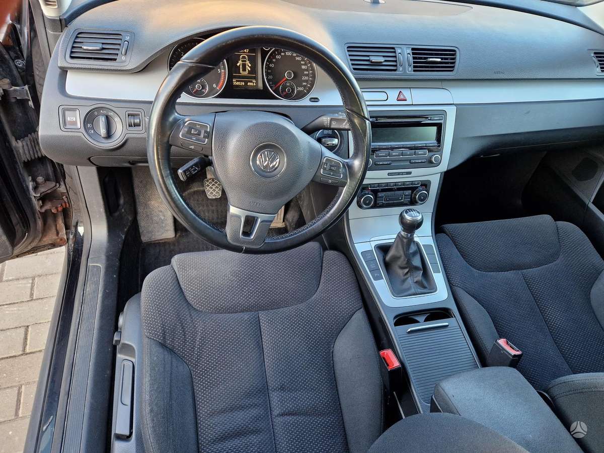 Volkswagen Passat 2010 — photo 16