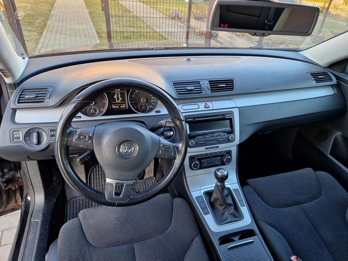 Volkswagen Passat 2010 — photo 17
