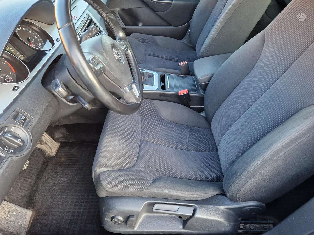 Volkswagen Passat 2010 — photo 18