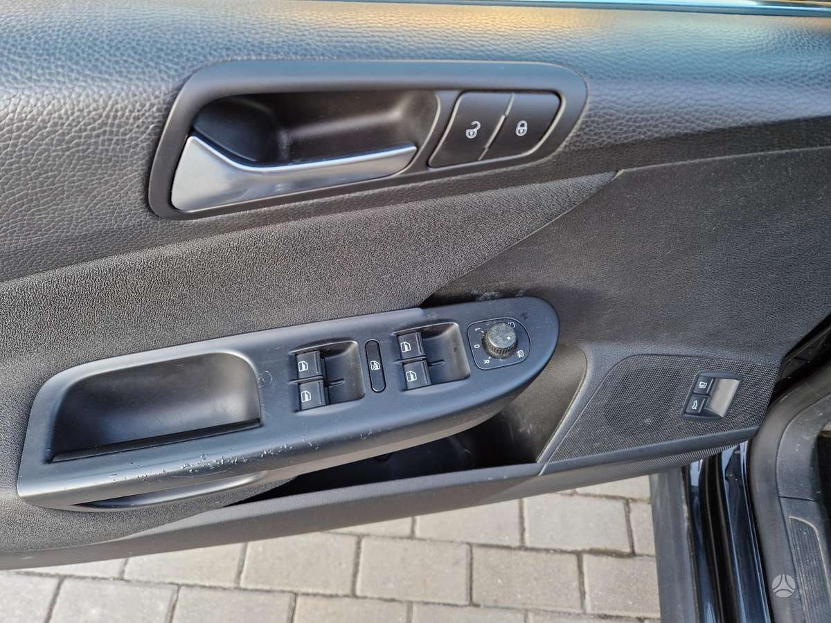 Volkswagen Passat 2010 — photo 19