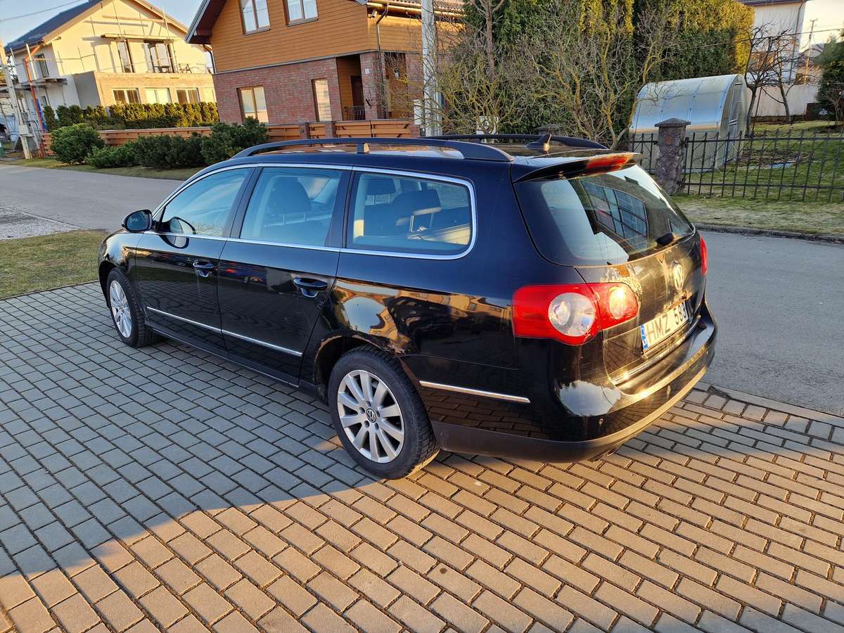 Volkswagen Passat 2010 — interior