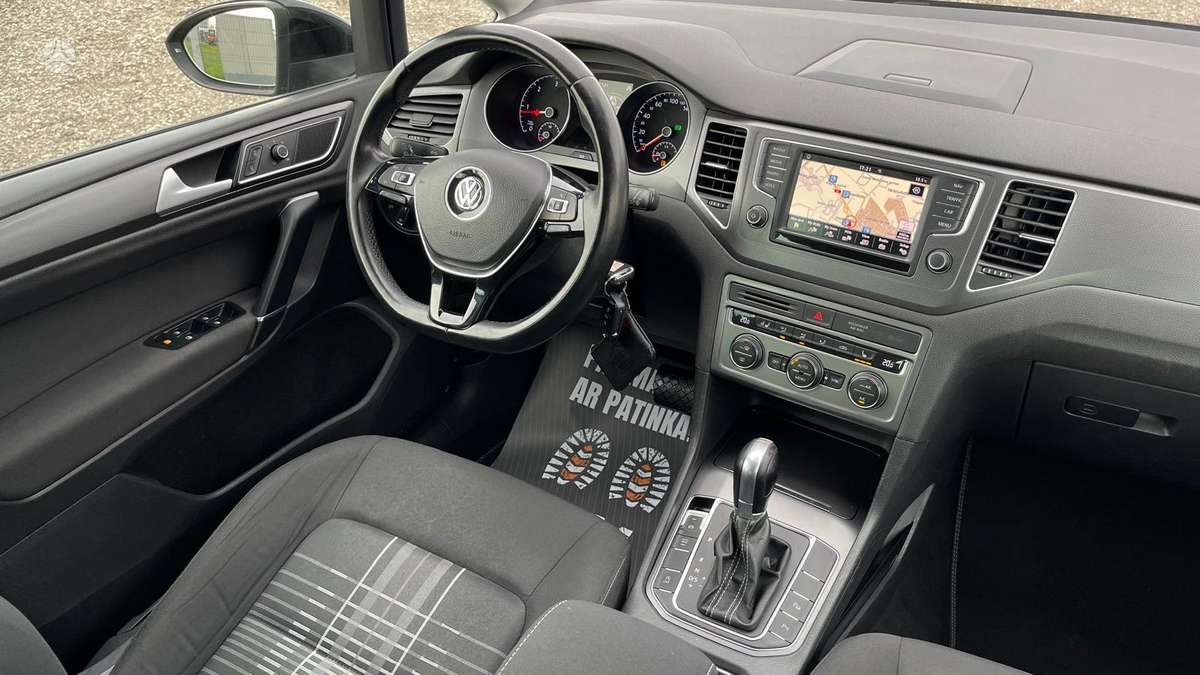 Volkswagen Golf 2015 — rear view