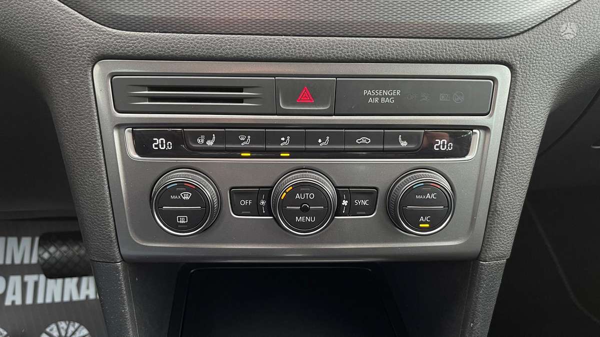 Volkswagen Golf 2015 — interior