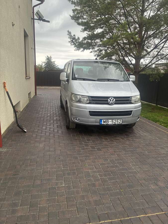Volkswagen Multivan 2004 — rear view