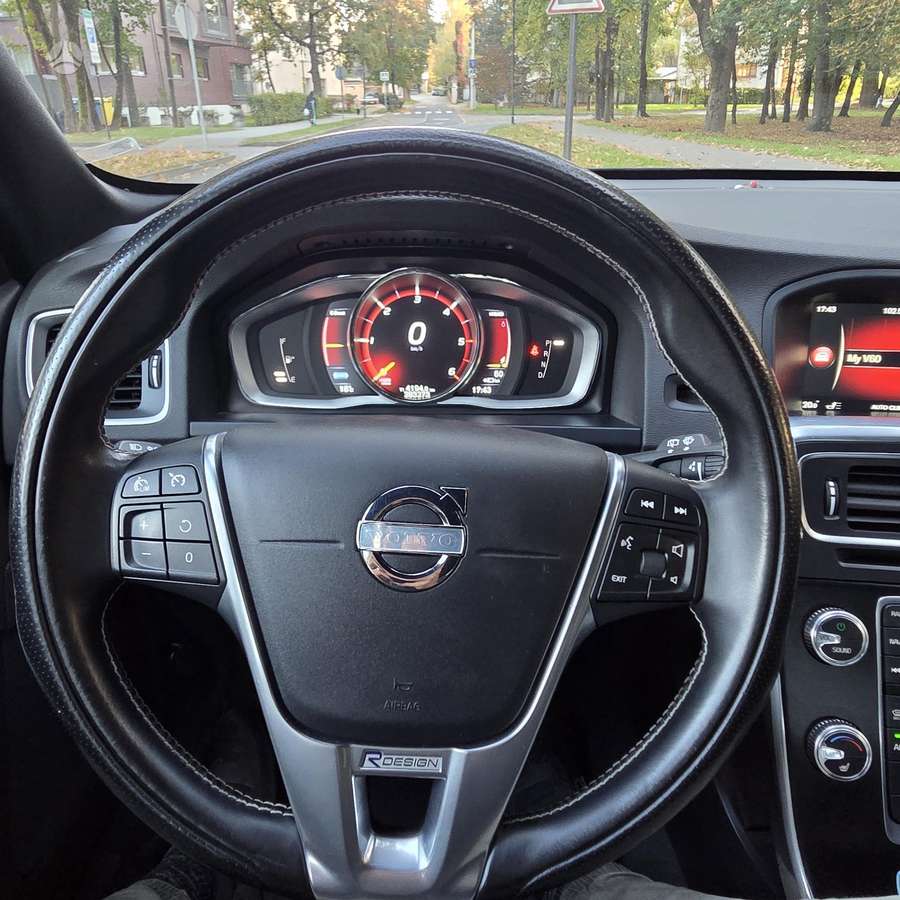 Volvo V60 2014 — photo 14