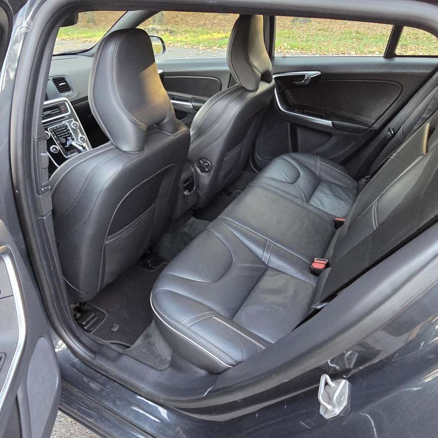 Volvo V60 2014 — photo 16