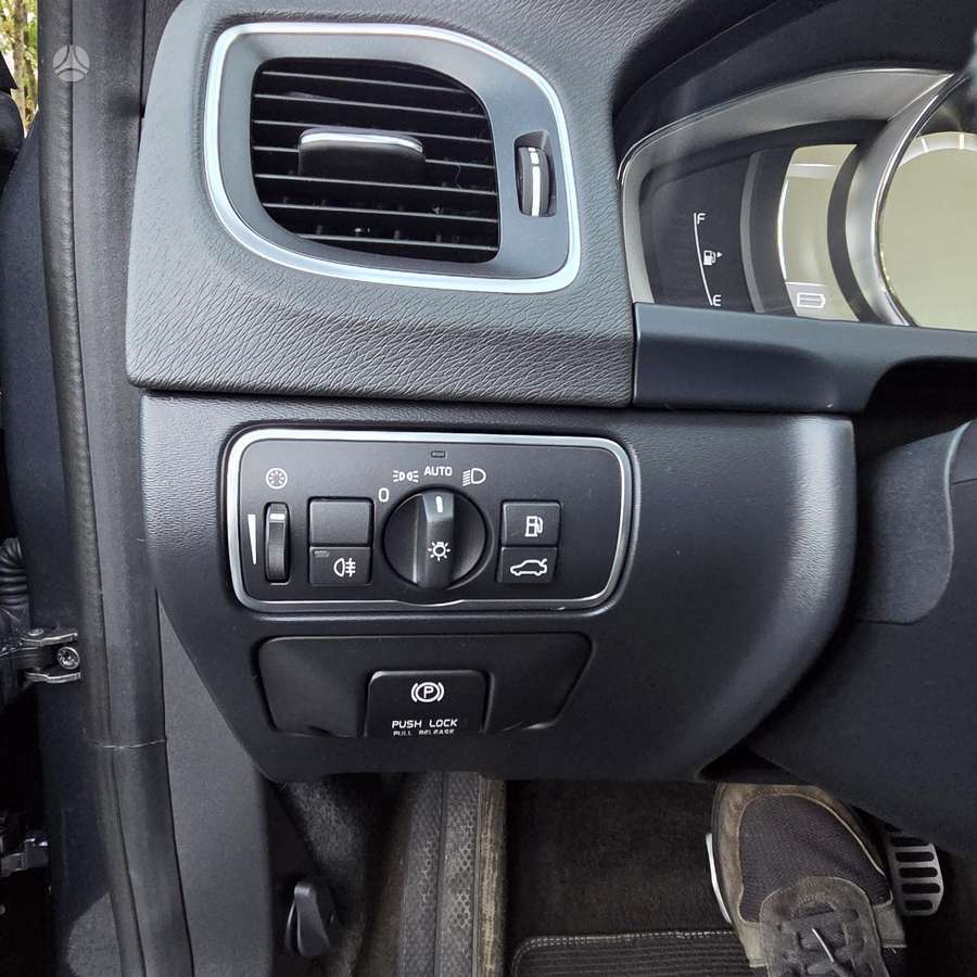 Volvo V60 2014 — photo 18