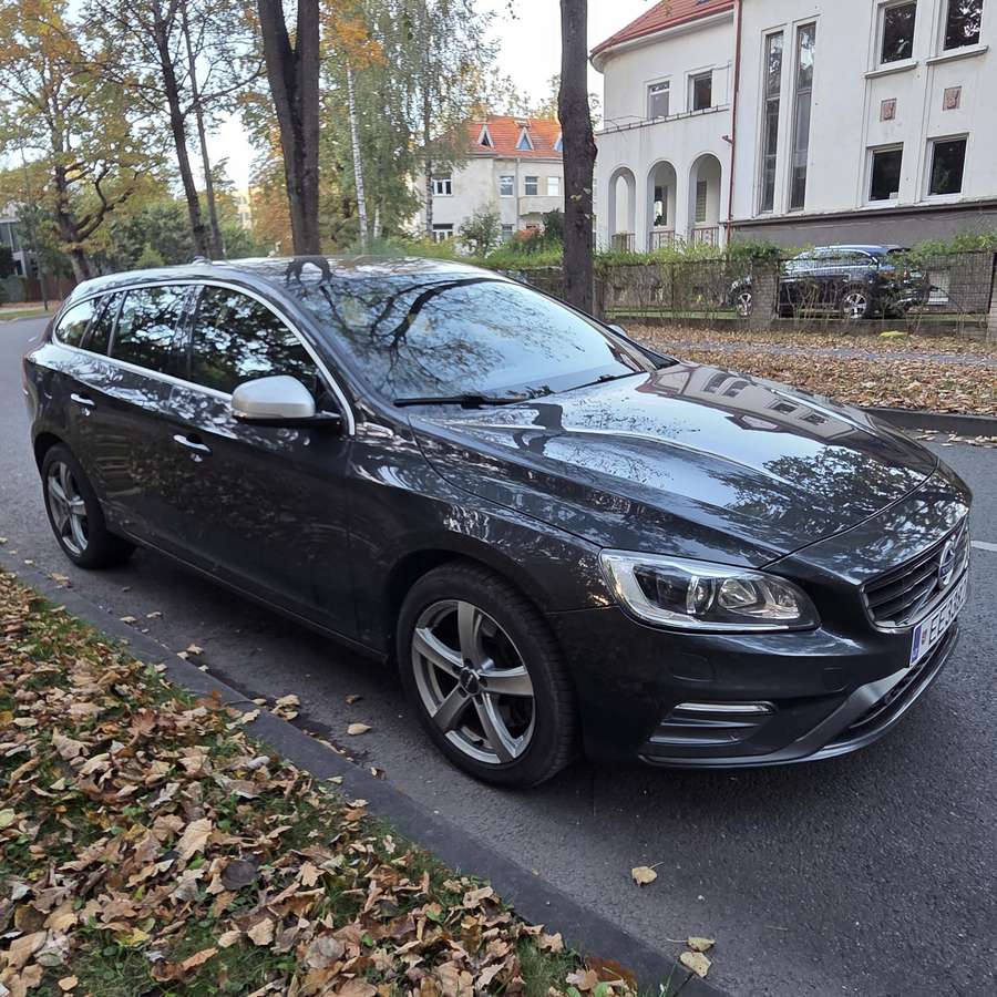 Volvo V60 2014 — rear view