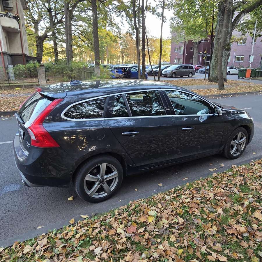 Volvo V60 2014 — interior