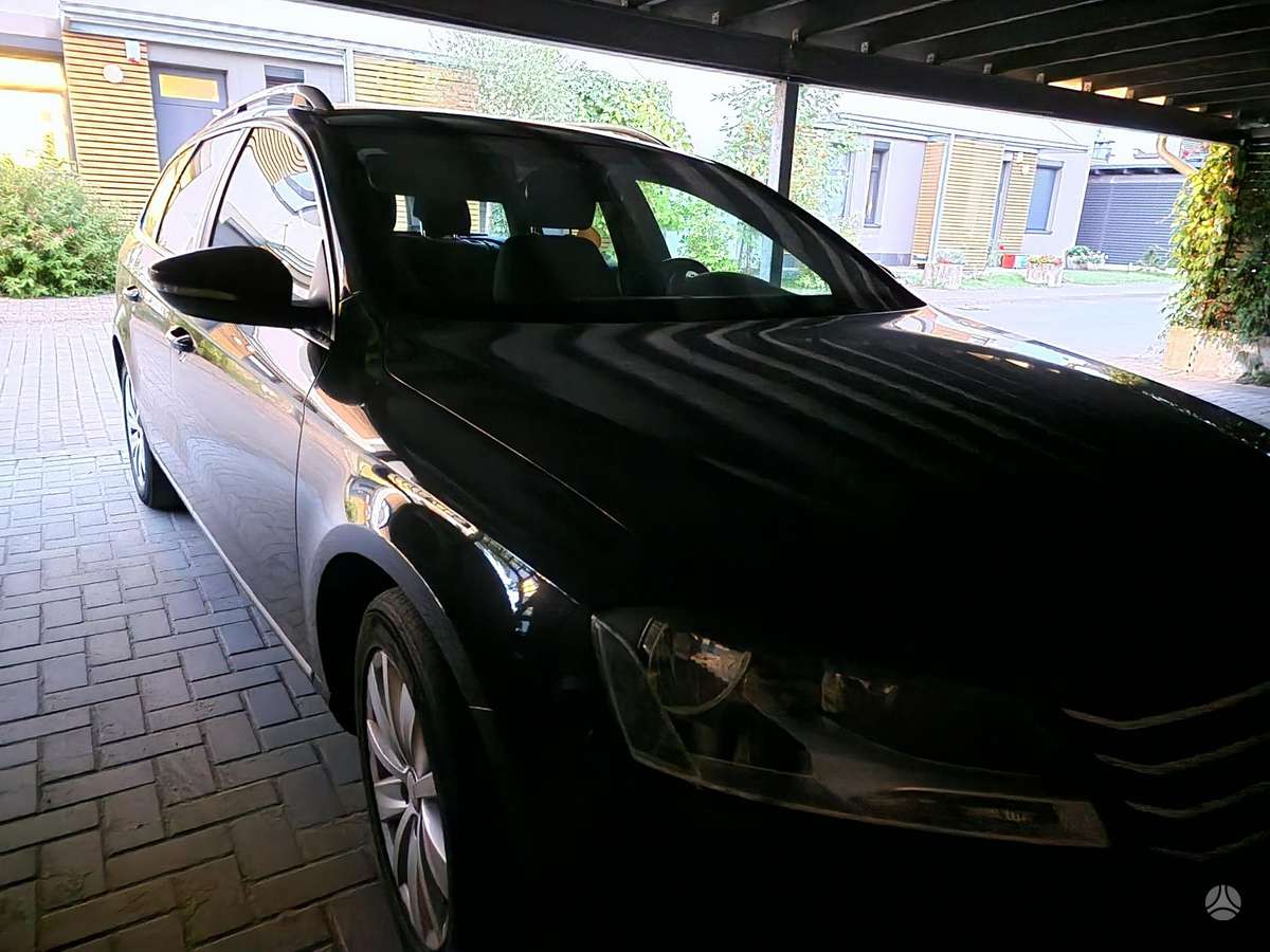 Volkswagen Passat 2014 — rear view