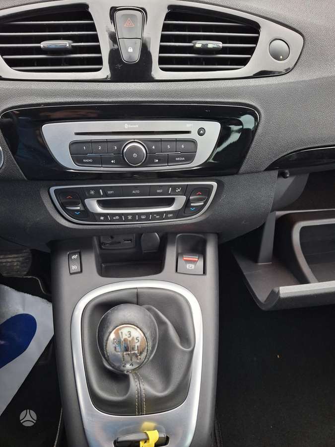 Renault Scenic 2015 — photo 14