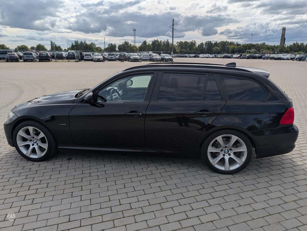 BMW 318 2011 — photo 10