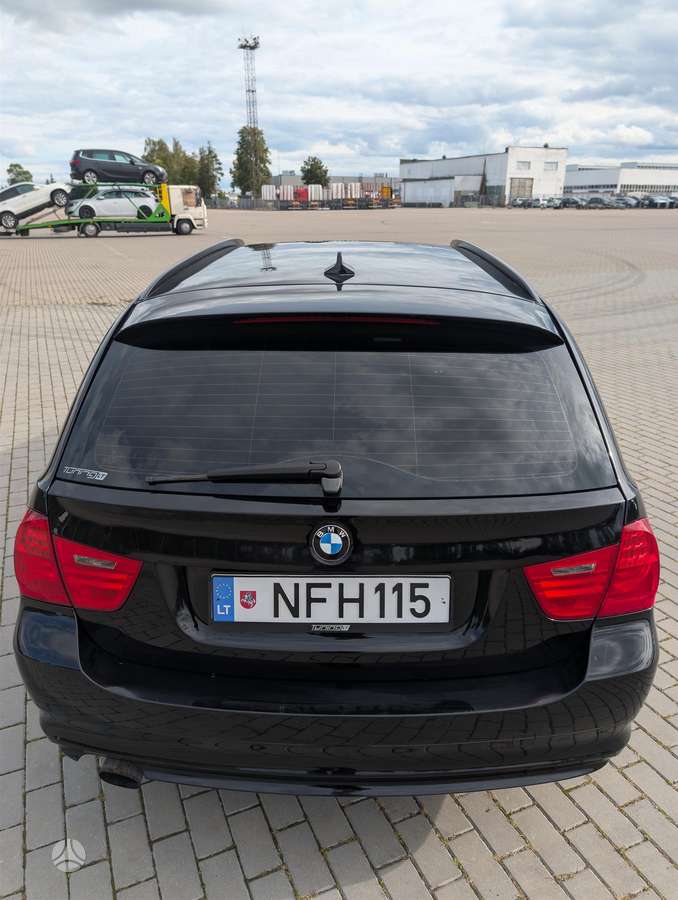 BMW 318 2011 — photo 15
