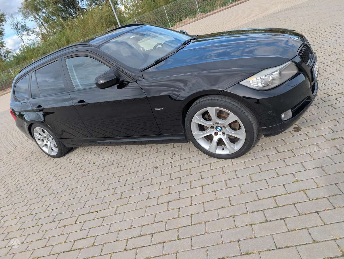 BMW 318 2011 — photo 5