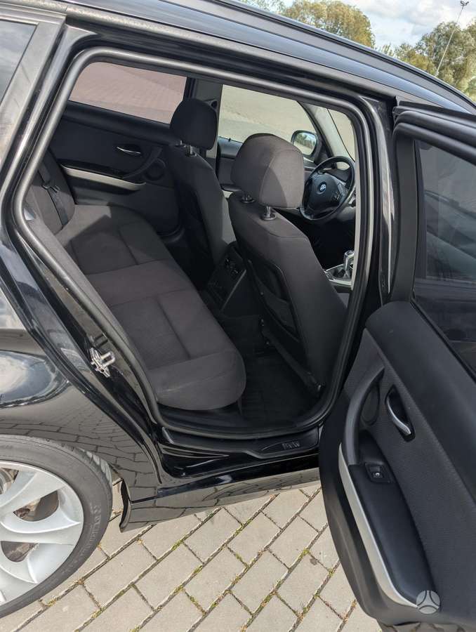 BMW 318 2011 — photo 6