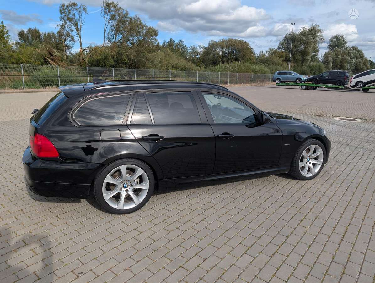 BMW 318 2011 — photo 7