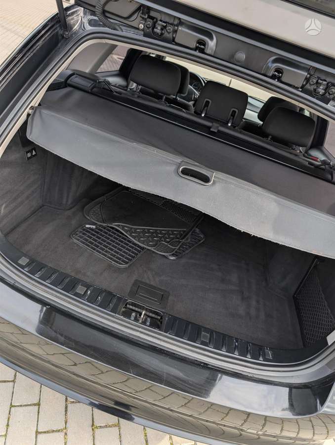 BMW 318 2011 — photo 9