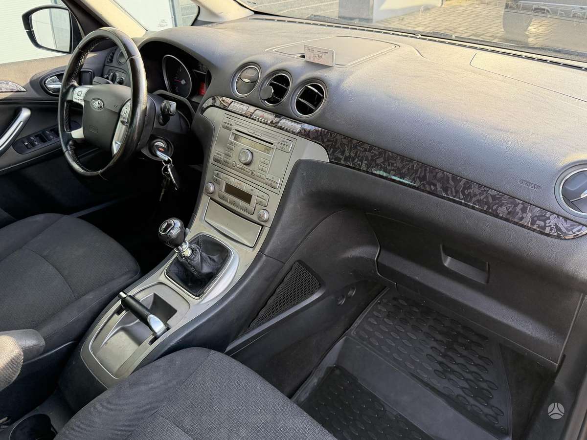 Ford Galaxy 2006 — photo 17